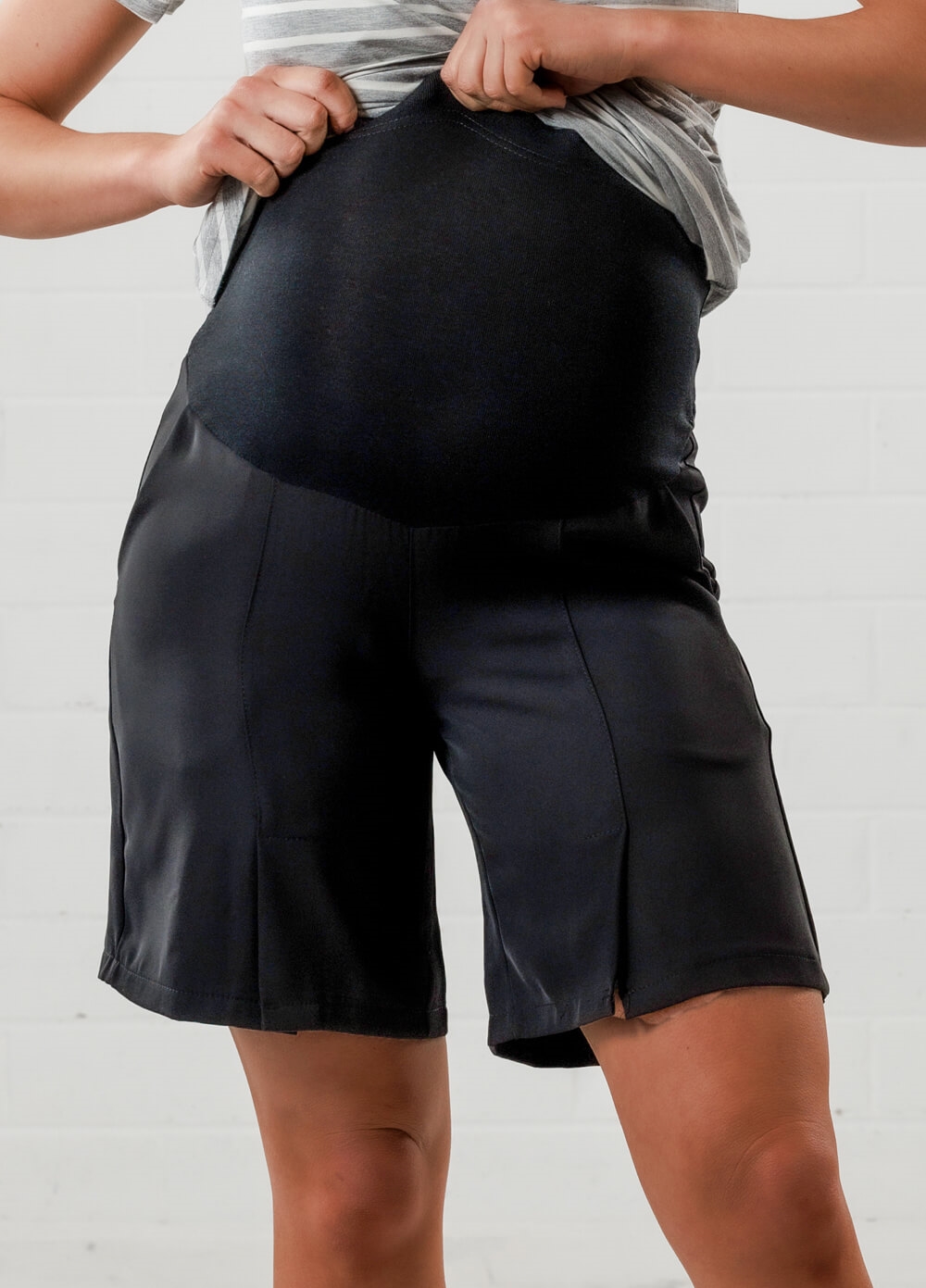 Lait & Co - Lunette Maternity Shorts in Black