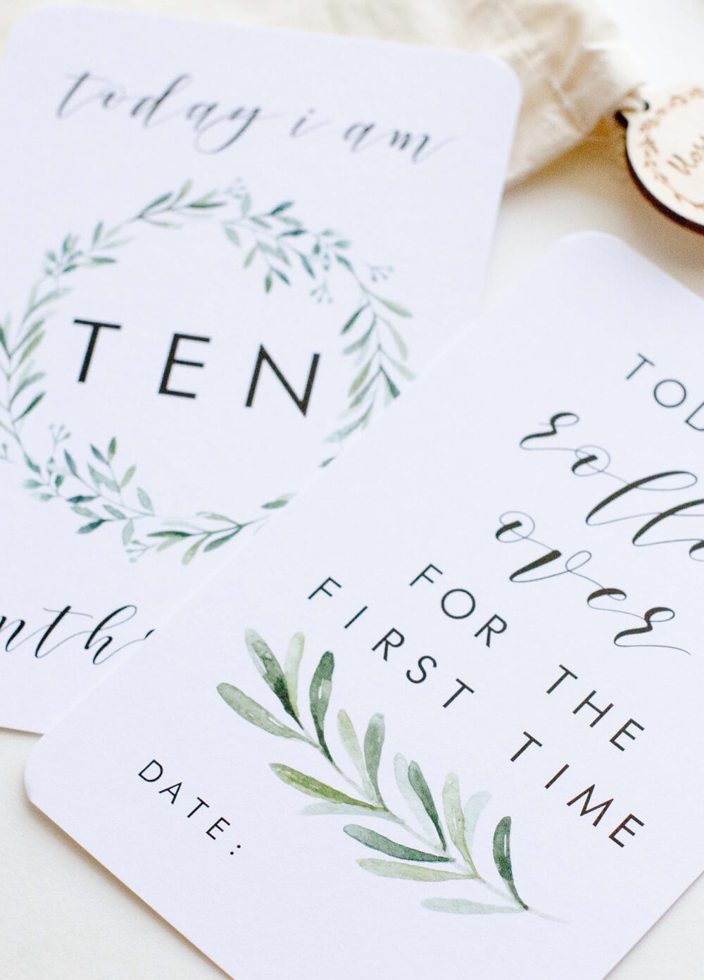 Unisex Baby Milestone Cards in Evergreen Design by Blossom & Pear