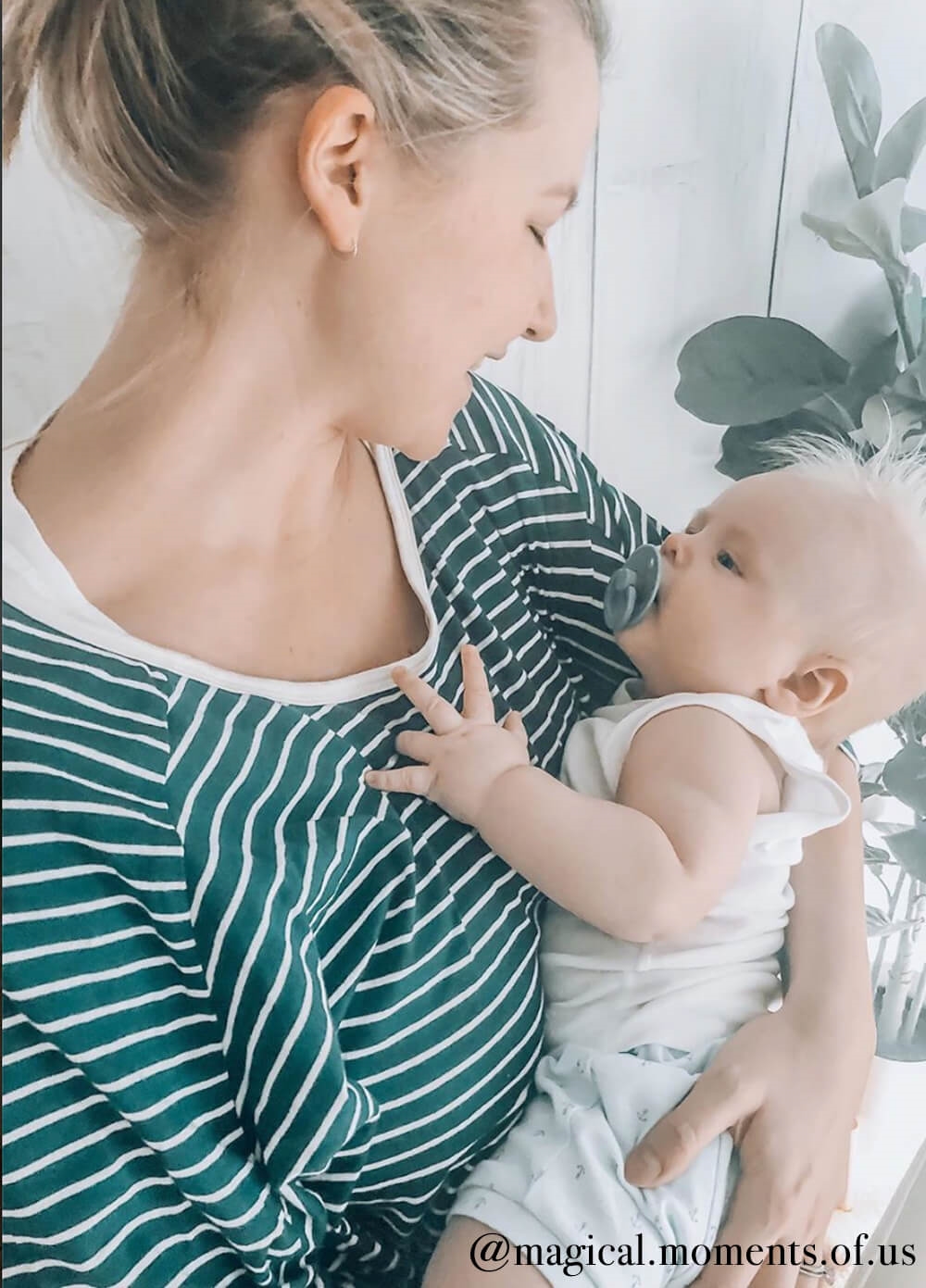 Lait & Co - Zilia Breastfeeding Cover in Navy Stripes | Queen Bee