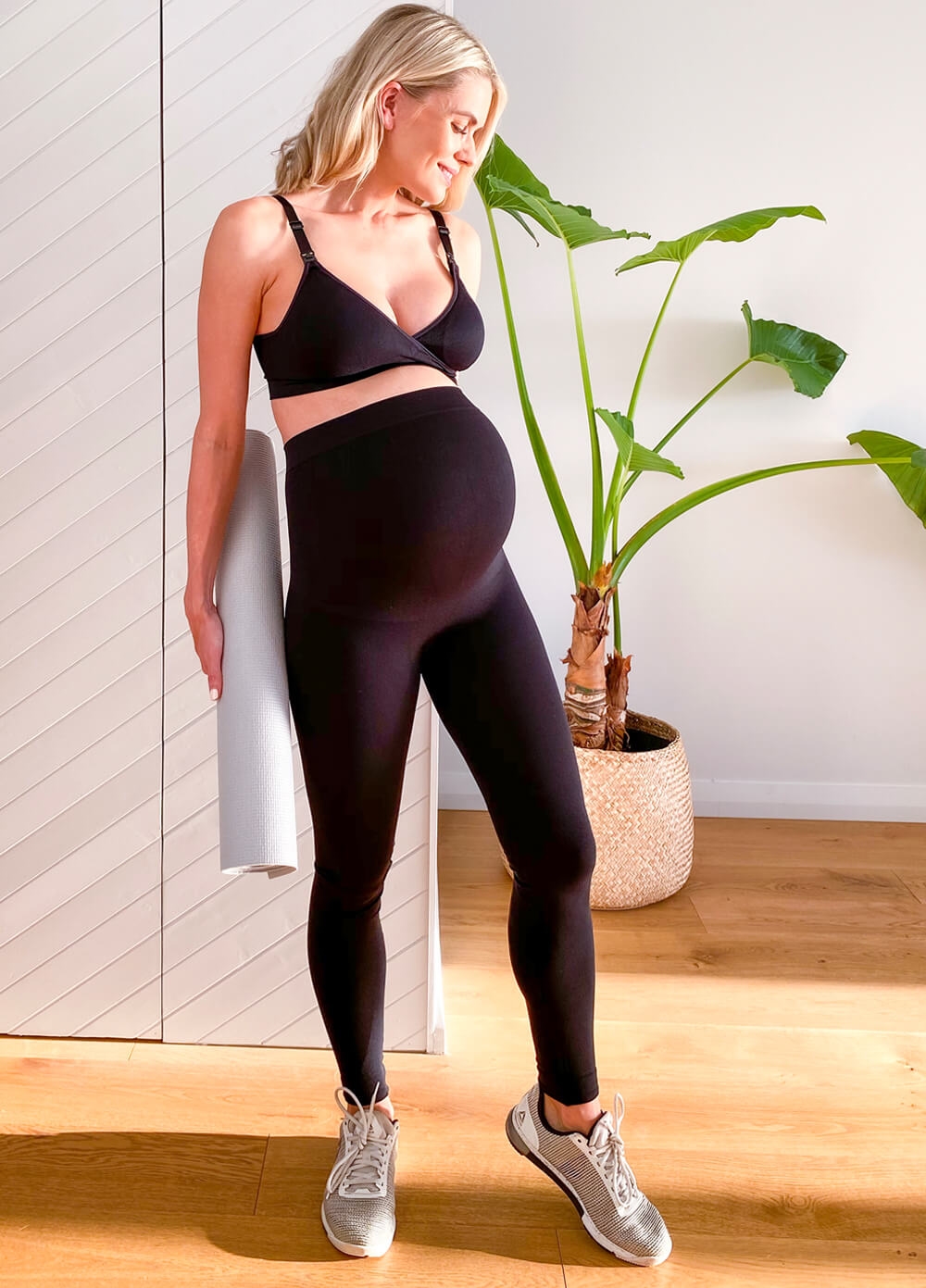 Queen Bee - Heavenly Seamless Maternity Leggings in Black