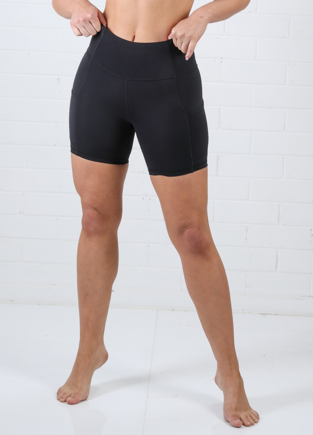 Queen Bee - Mama Ultimate Pocket Active Postpartum Short in Black