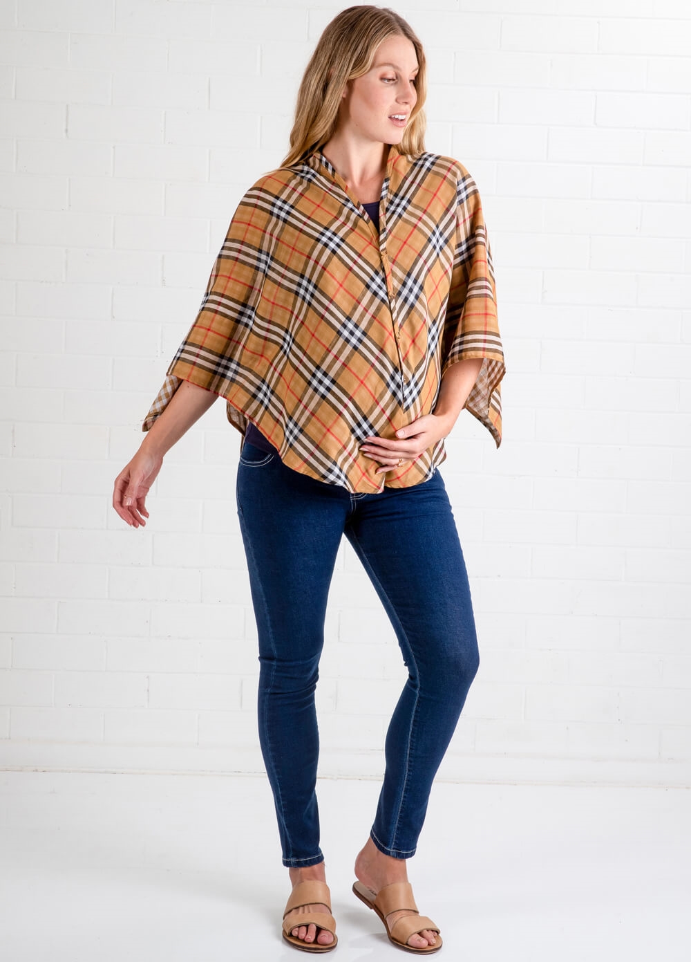 Lait & Co - Cadene Nursing Cover in Camel Plaid | Queen Bee