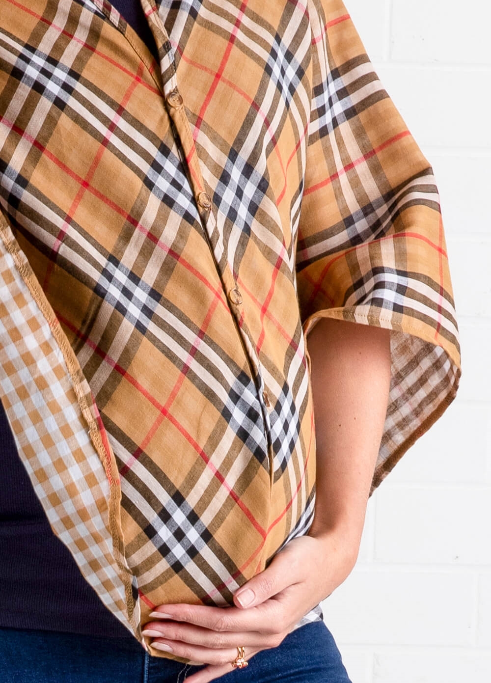 Lait & Co - Cadene Nursing Cover in Camel Plaid | Queen Bee