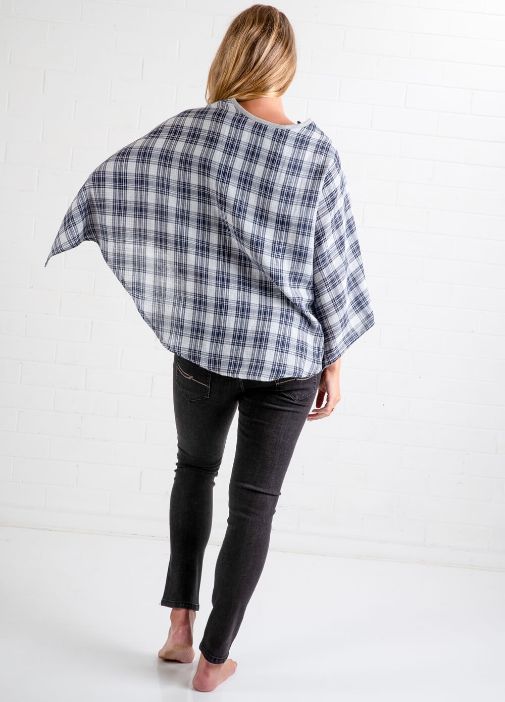 Lait & Co - Cadene Nursing Cover in Grey Plaid | Queen Bee