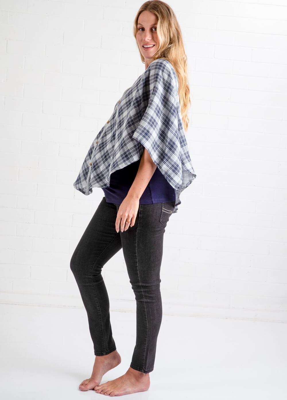 Lait & Co - Cadene Nursing Cover in Grey Plaid | Queen Bee