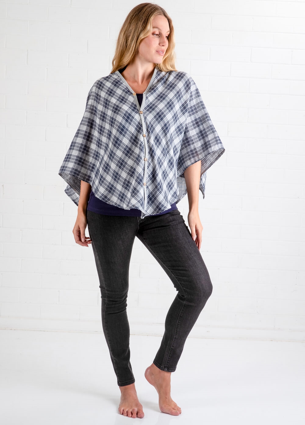 Lait & Co - Cadene Nursing Cover in Grey Plaid | Queen Bee