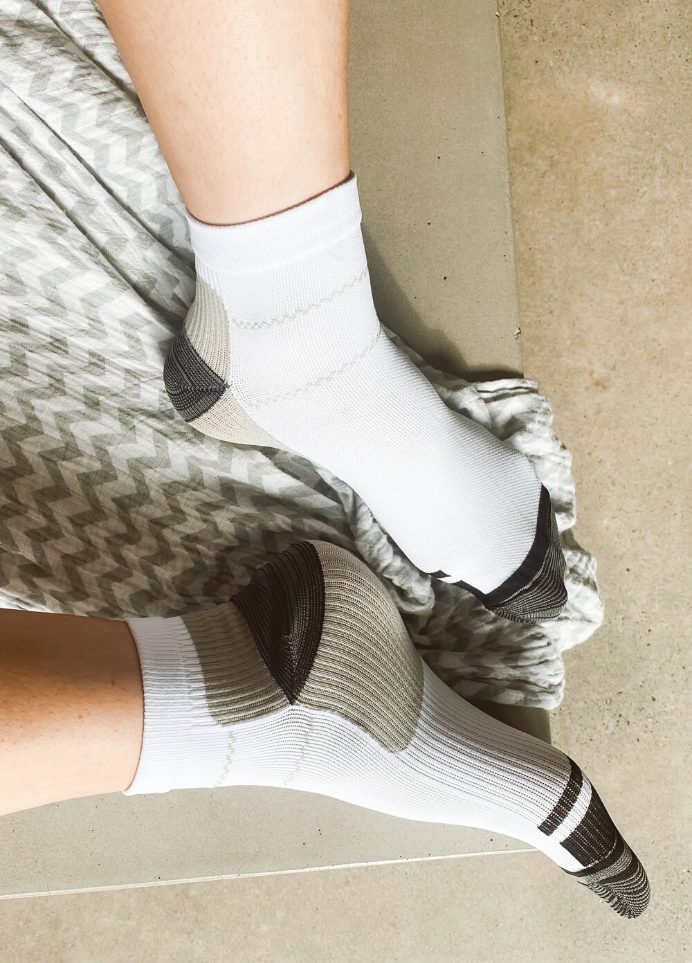Mama Sox - Entice Maternity Compression Ankle Socks in White/Grey