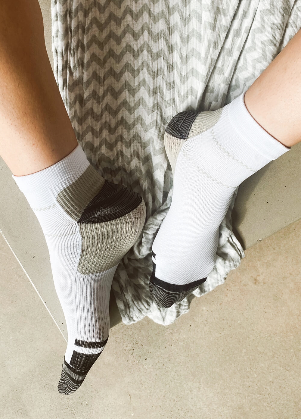 Mama Sox - Entice Maternity Compression Ankle Socks in White/Grey