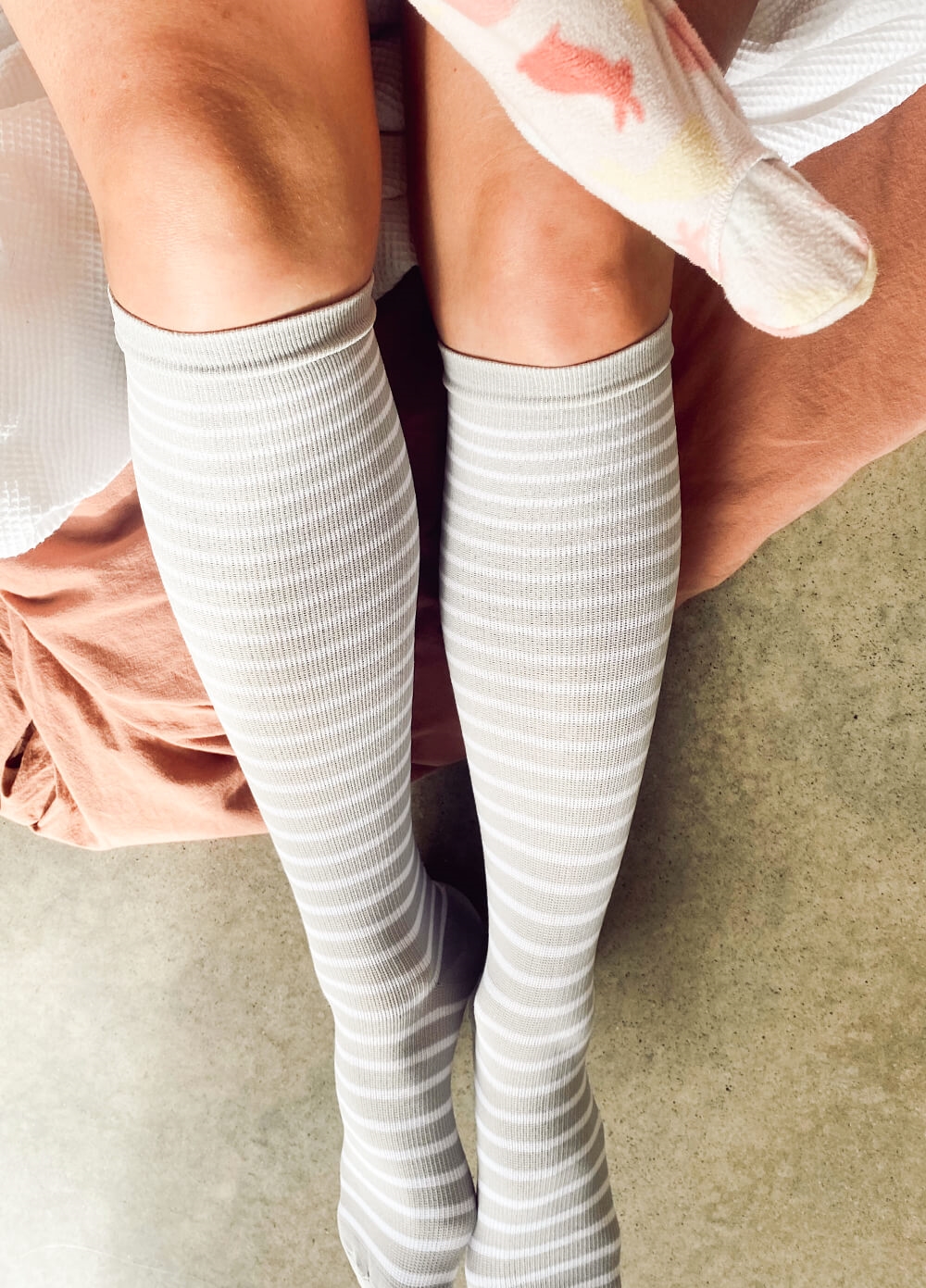 Mama Sox - Excite Maternity Compression Socks - White/Grey Stripe