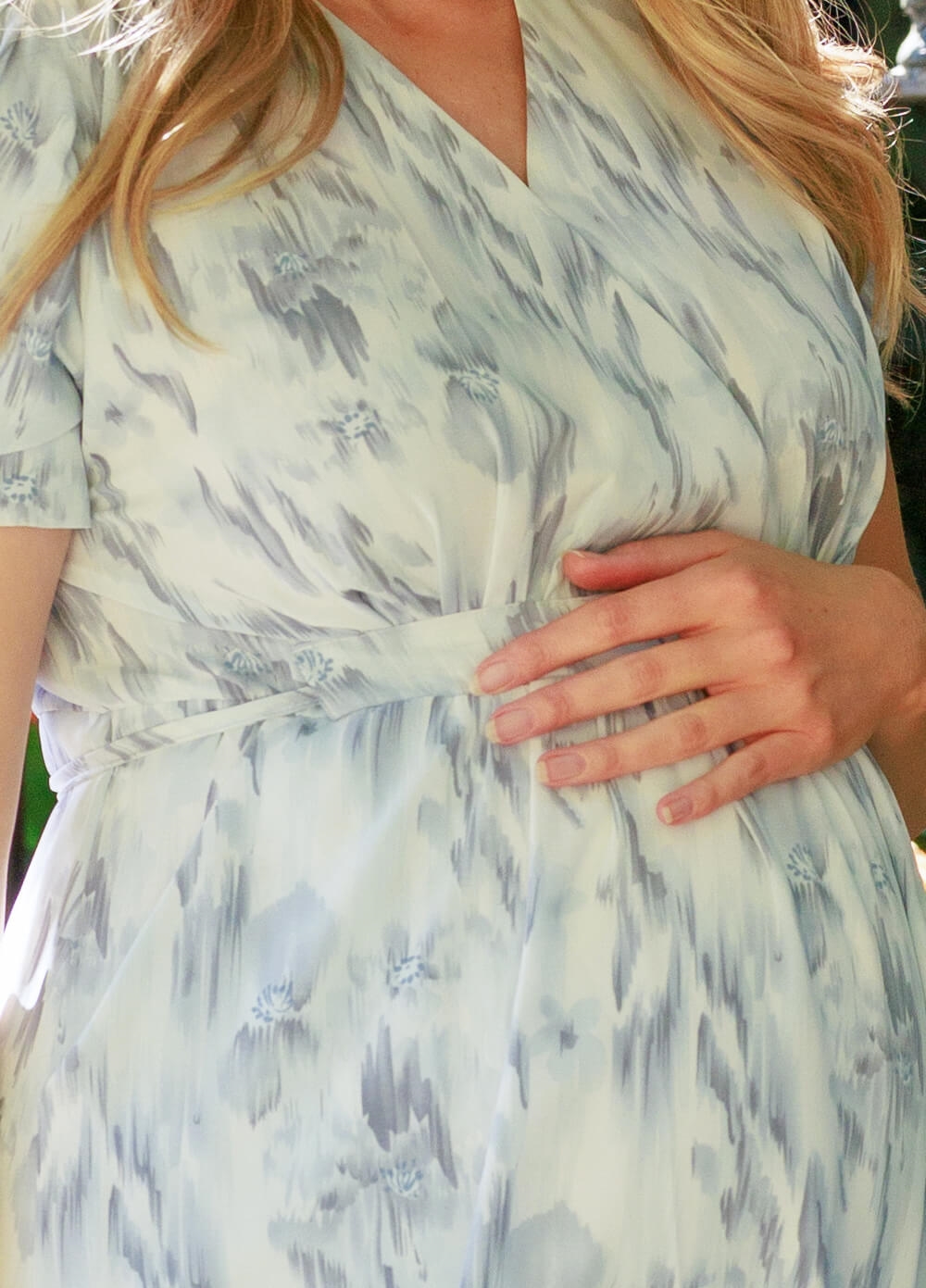 Lait & Co - Evie-Lou Maternity Dress in Blue Floral