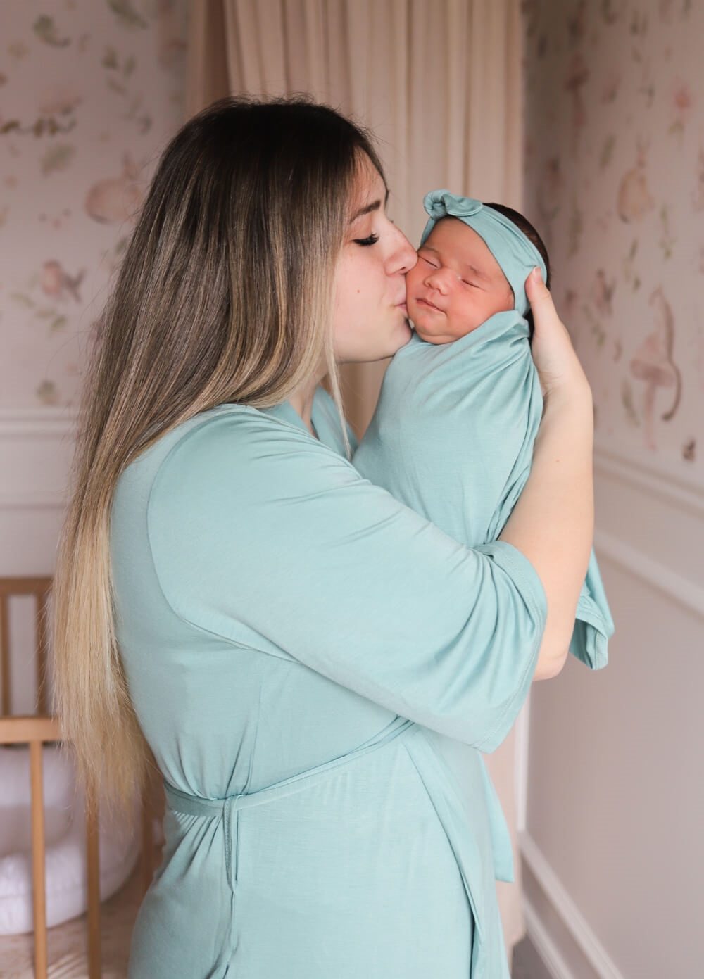Baby kiss shop baby swaddle