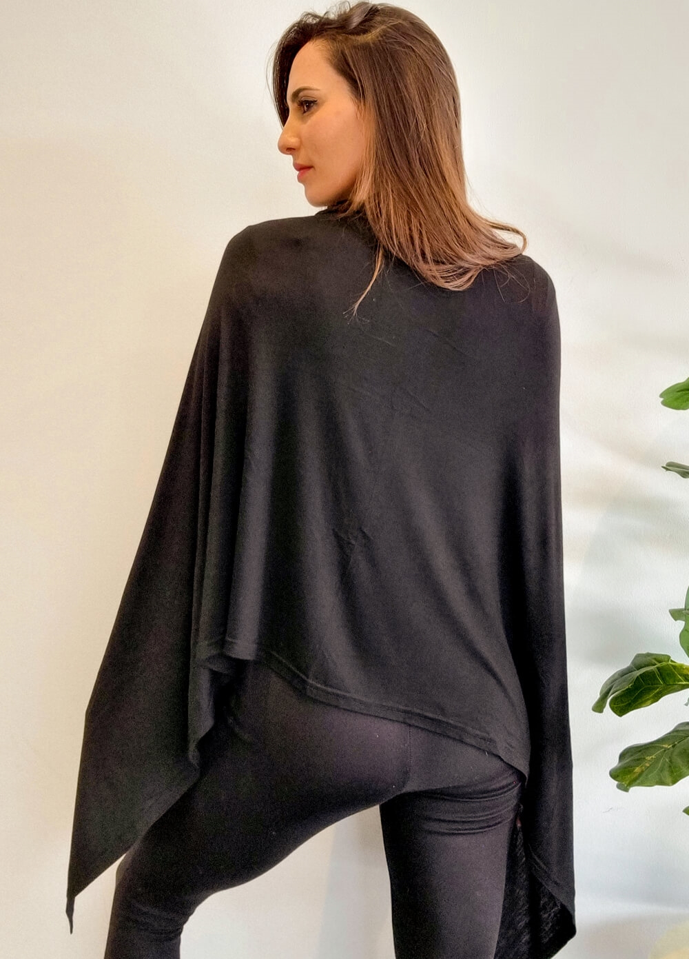 Lait & Co - Samira Nursing Cover in Black | Queen Bee