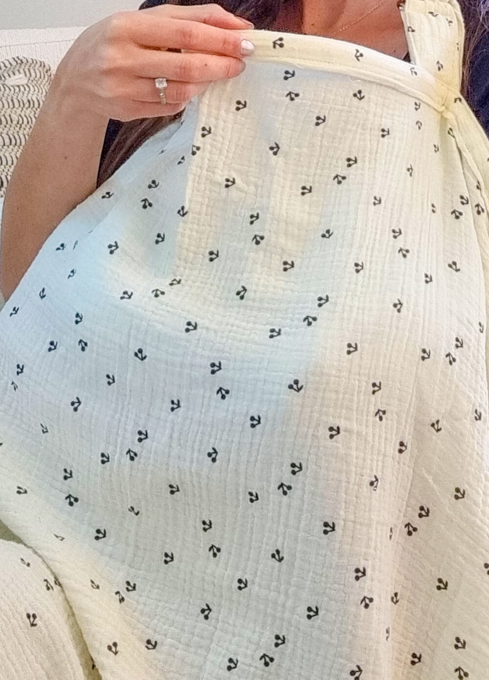 Lait & Co - Florian Breastfeeding Cover in Tiny Cherry Print
