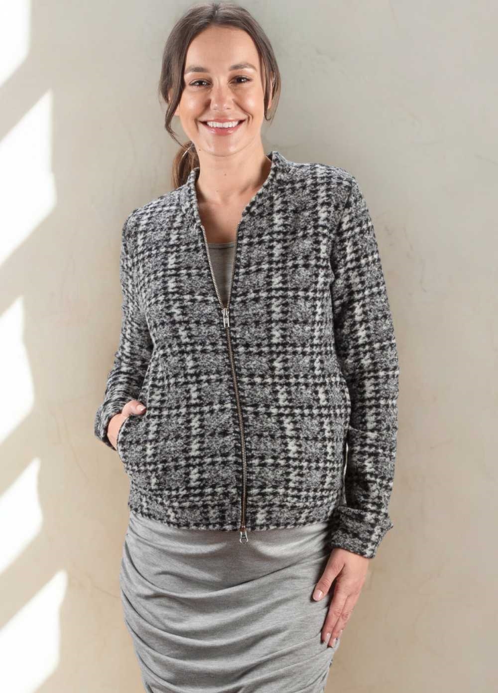 Jade Zip Maternity Blazer by Queen mum