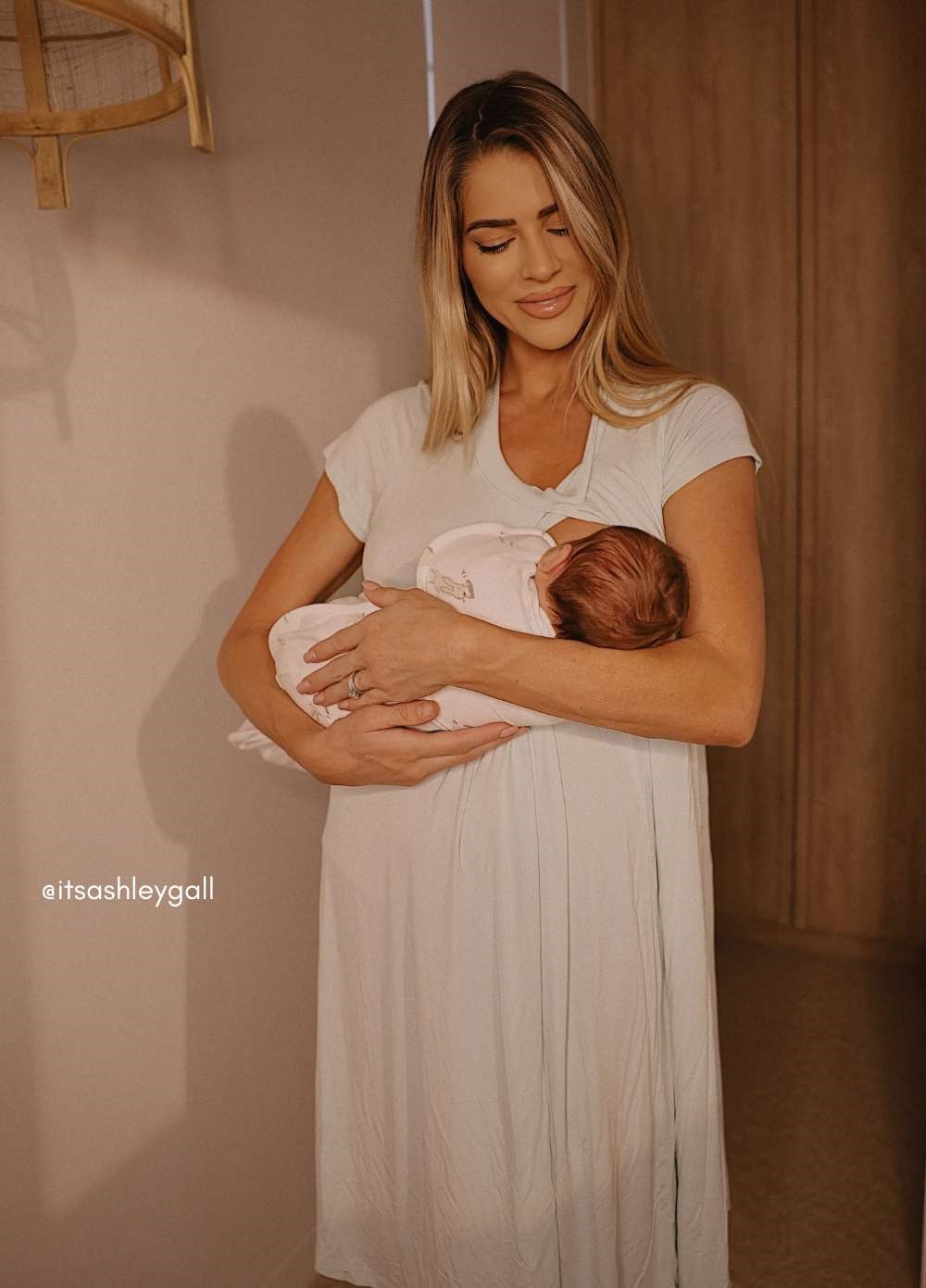Floressa Jayda Hospital Maternity & Nursing Gown | Queen Bee