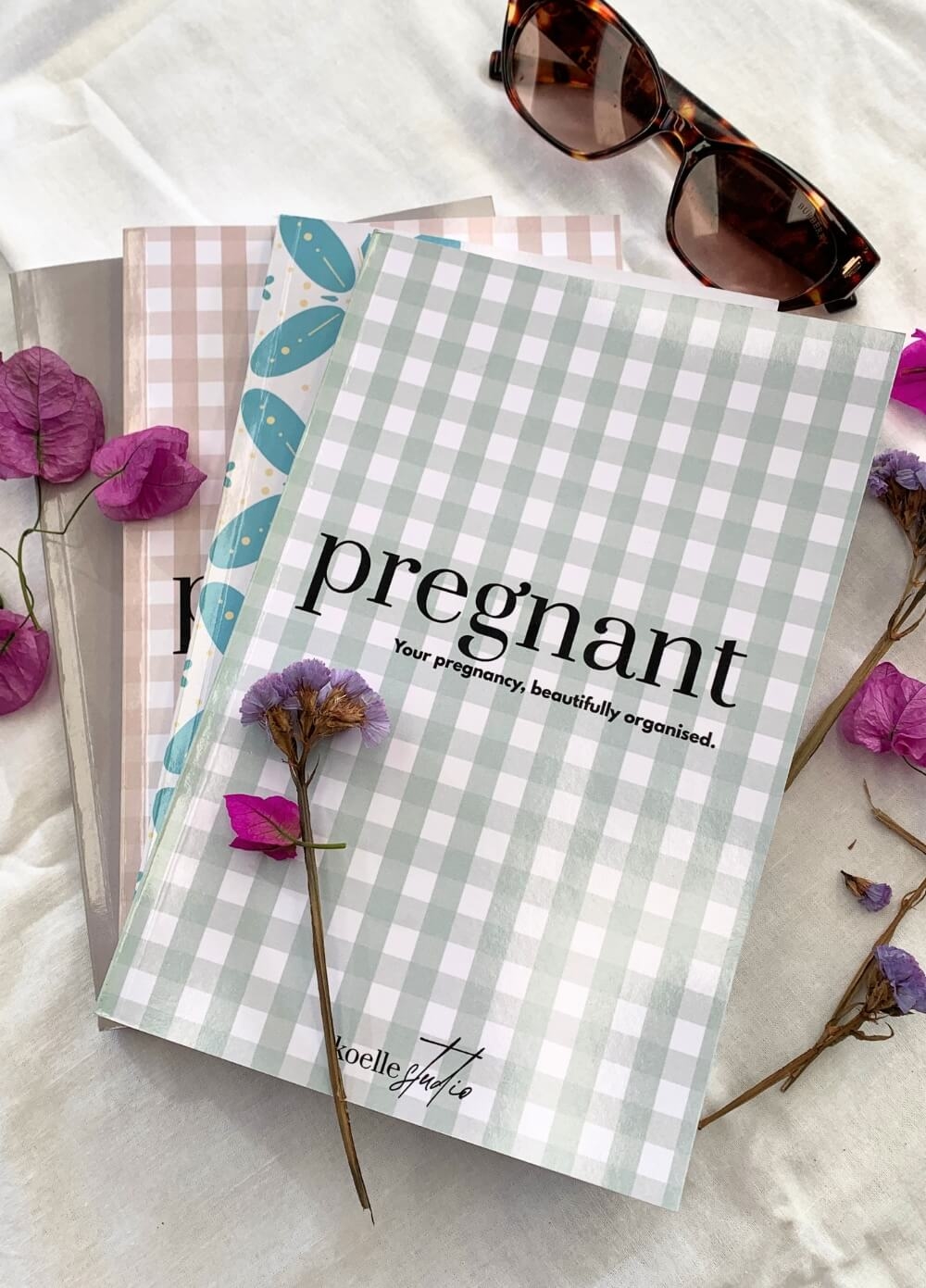 Pregnant: Your Pregnancy, Beautifully Organised by Koelle Studio