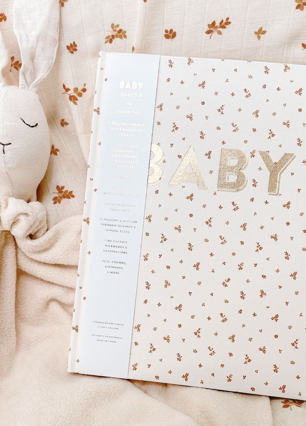 Fox & Fallow - Baby Book in Broderie