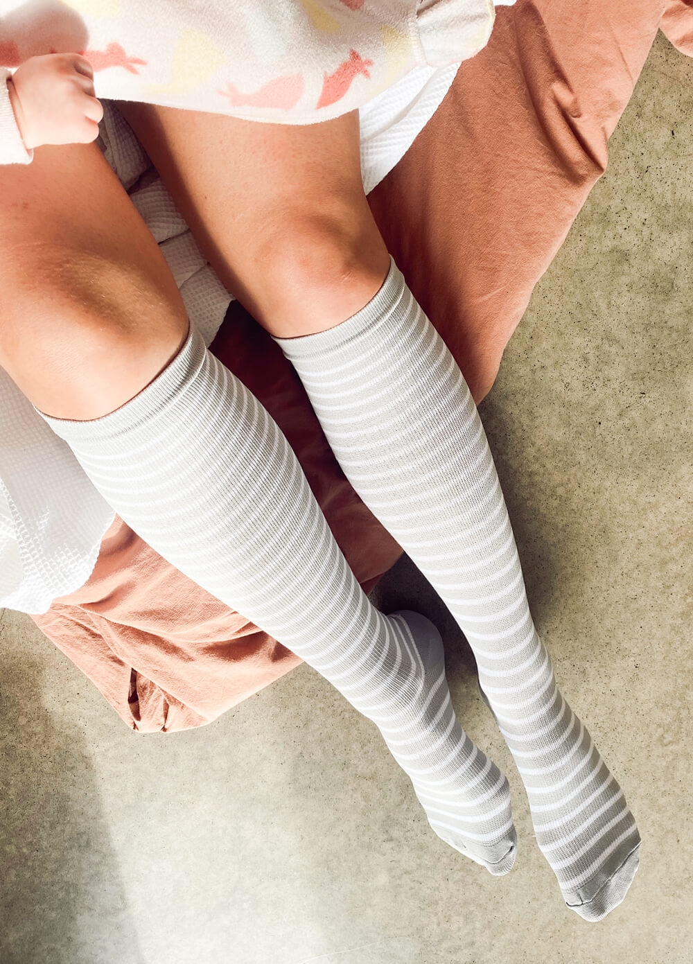 Mama Sox - Excite Compression Socks in White/Grey Stripe