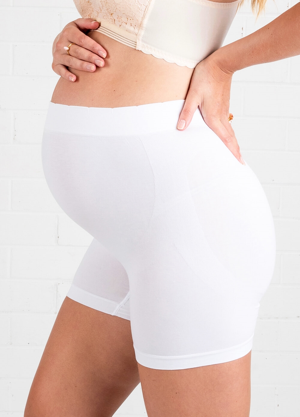 QueenBee® - Katie Seamless Over Bump Shorts in White